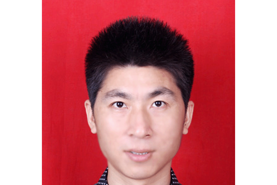  p>潘建树,男,1980年7月出生,江西省余干县人,毕业于江西师范大学政法