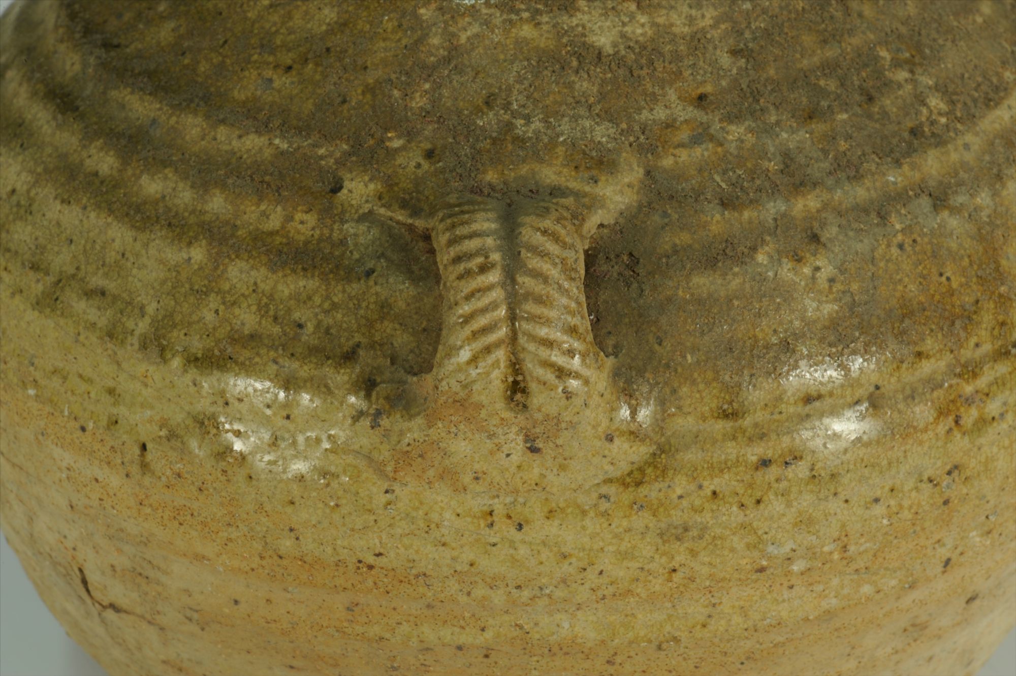 汉代青釉双耳瓷罐