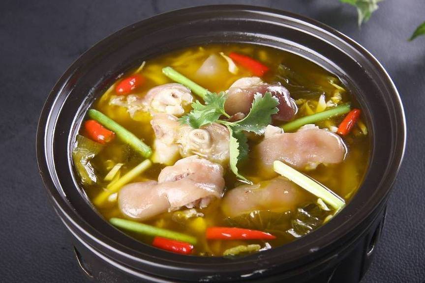  p>富源酸菜猪脚是一道美味的佳肴,营养丰富,适合广大人群,具有很多的