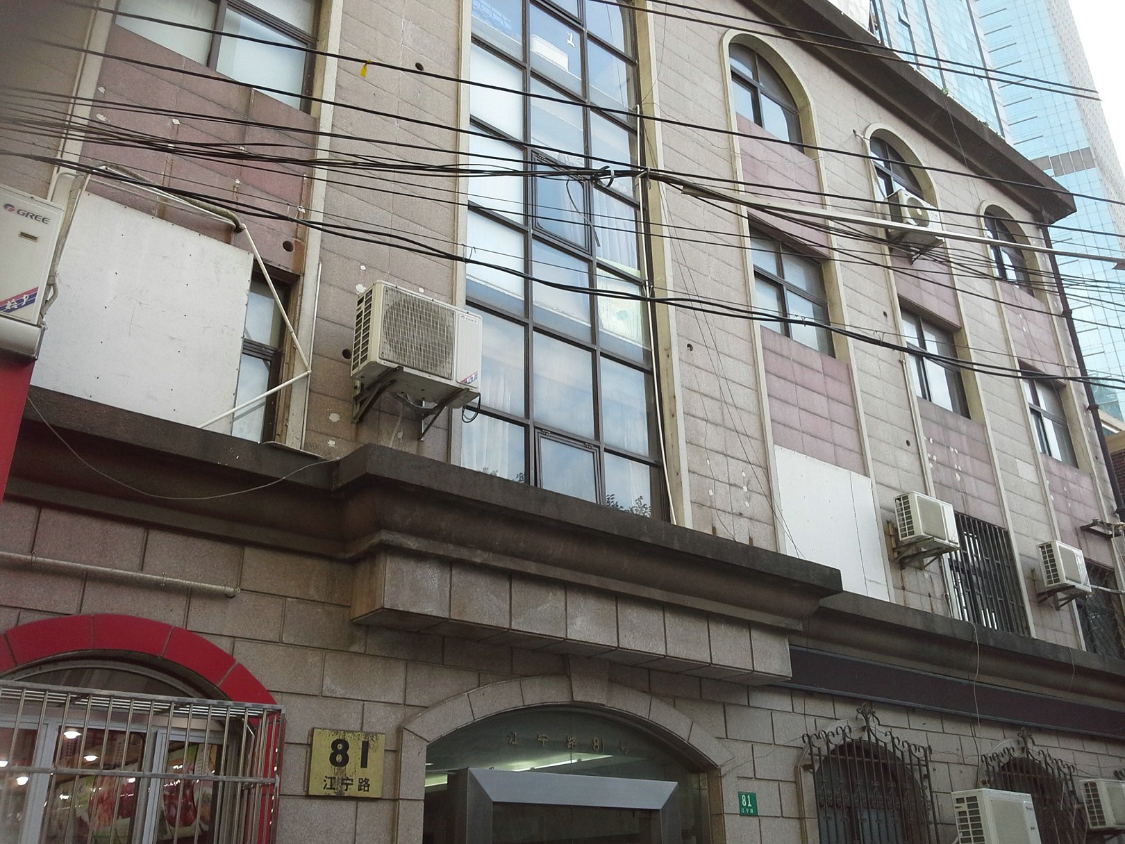  p>九久商务楼位于上海市静安南京西路,共计房屋18户. /p>