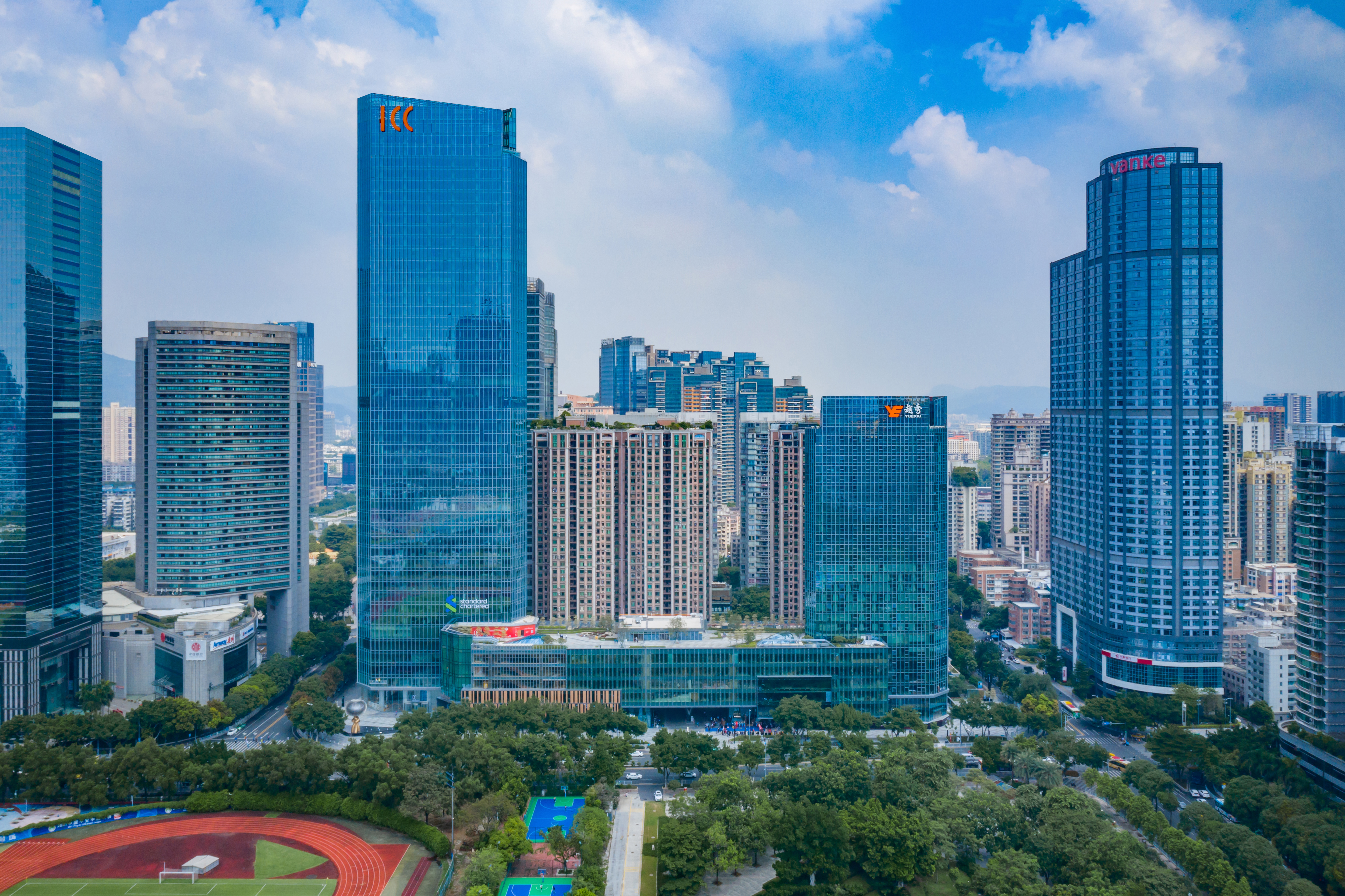  p>广州环贸中心位于广东省广州市天河区,先后获颁"5g数字经济大厦""