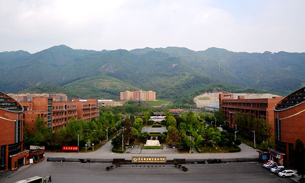  p>重庆机电职业技术大学是重庆市骨干高职院校,全国首批本科层次职业