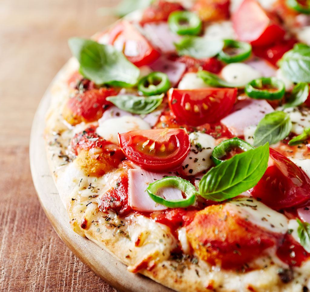 西红柿罗勒披萨