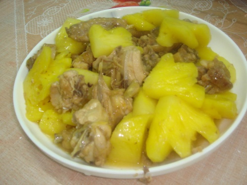 菠萝炖鸡肉