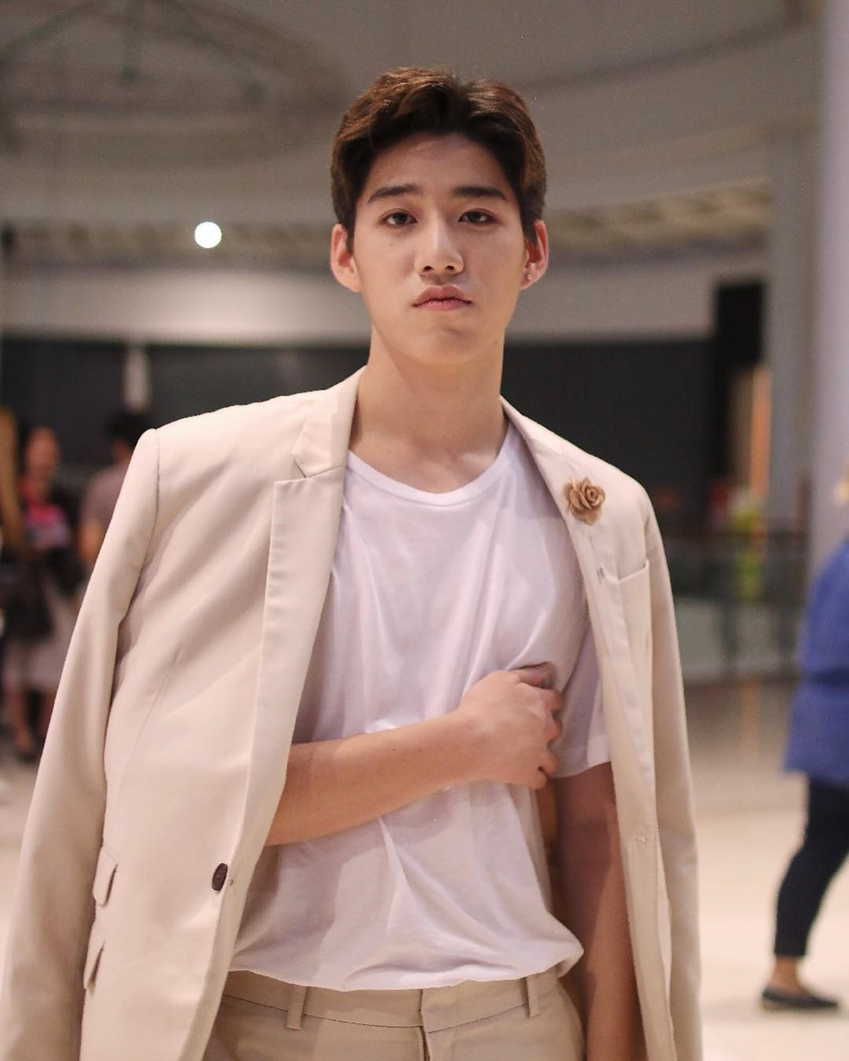  p>克里特·安努艾德奇康(pp),1999年4月30日出生于泰国曼谷,就读于 a