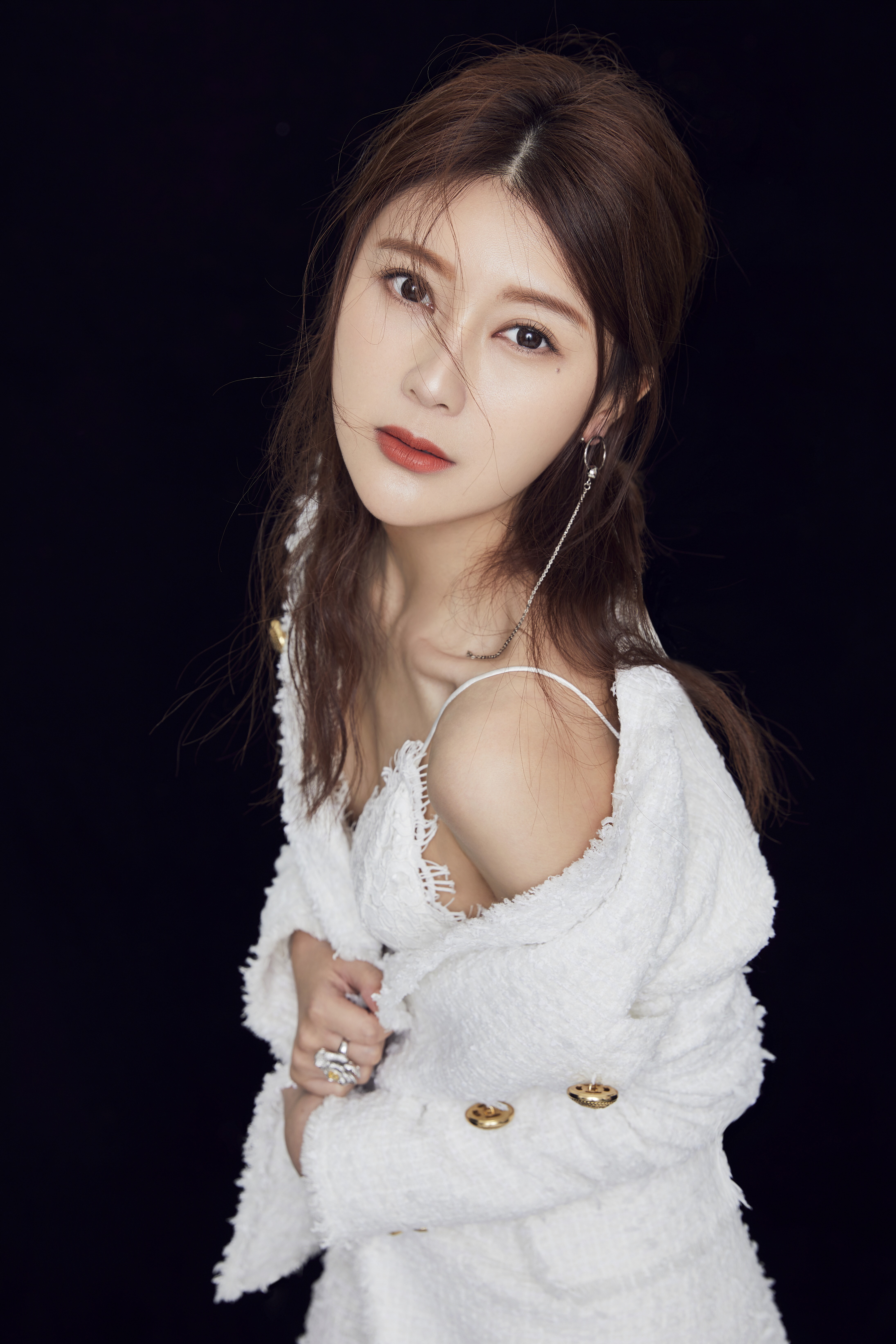 vei),1984年5月21日出生于重庆市,中国内地影视女演员,影视制作人