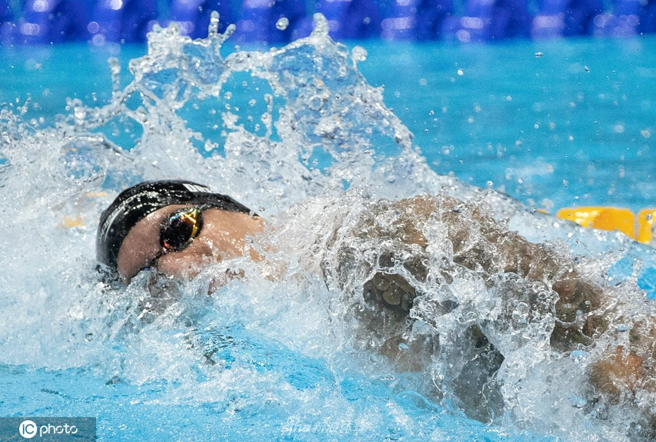  /b>,男,1996年8月16日出生于美国佛罗里达州绿湾温泉,美国游泳运动员