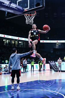 陈登星人物照