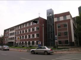  p>天津市和平区耀华小学是一所历史悠久,办学成绩优良,并有着光荣