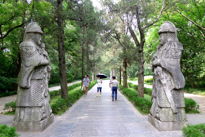 ">明孝陵神道位于 a target="_blank" href="/item/南京市/2207627"