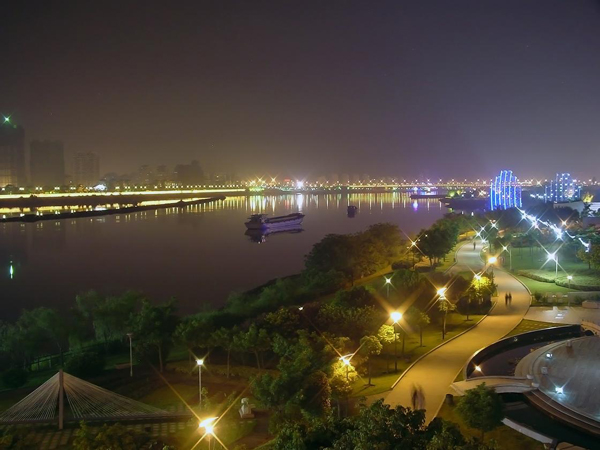  p>漳州市江滨公园位于 a href="#" data-lemmaid="12668281">九龙江