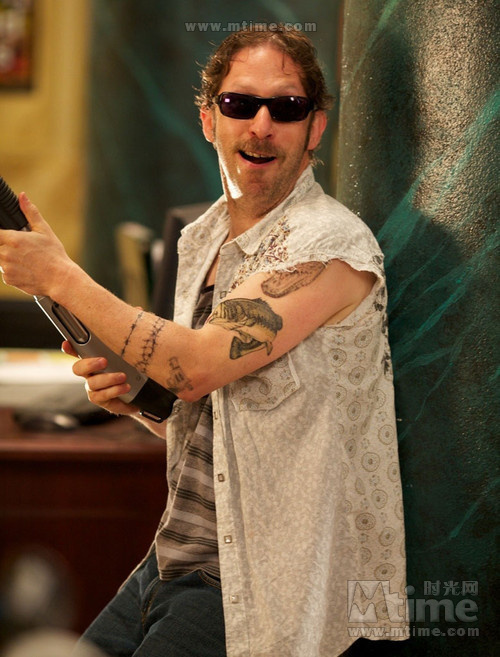  p>《捕蝇纸》是罗伯·明可夫执导的喜剧片.由帕特里克·德姆西主演.