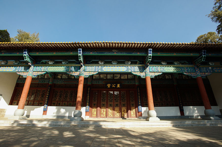 ">云南大学校址(校本部所在地),曾是科举时代举行乡试的贡院,至公堂