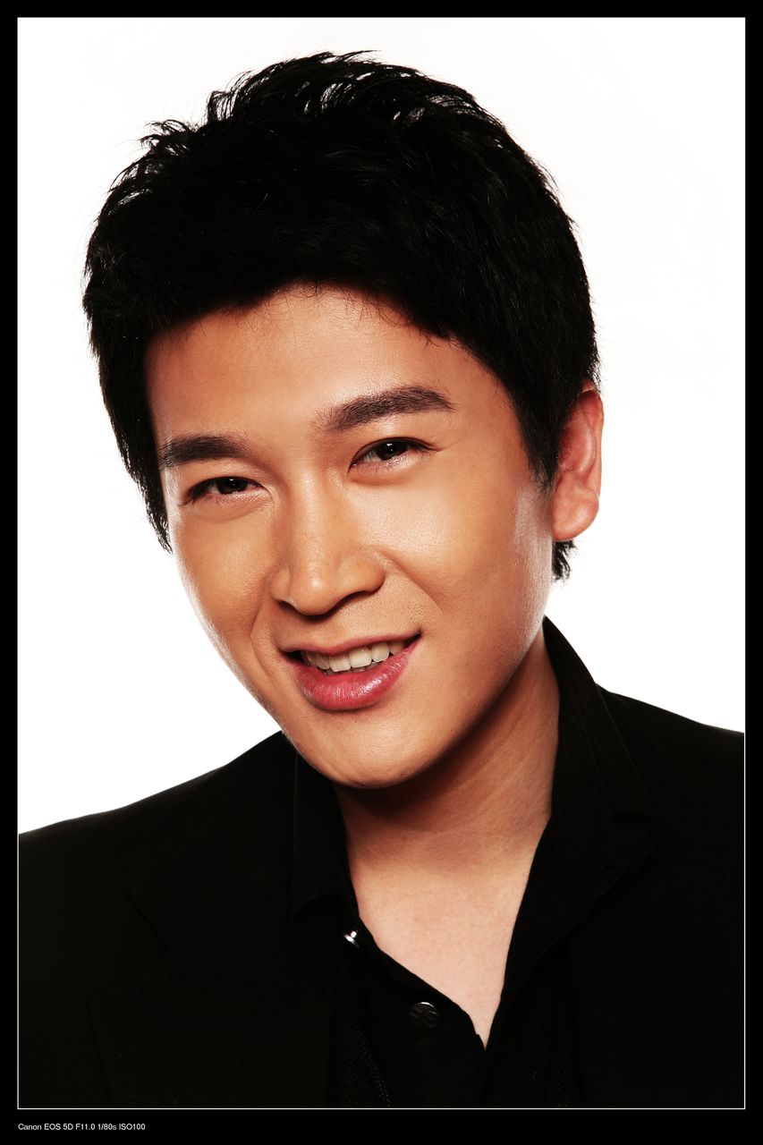  p data-id="gnbqsh3w6z">黄伟,福建籍演员.