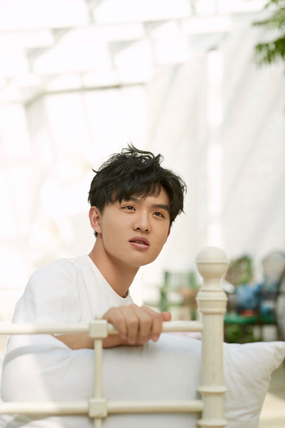  p>郑伟,2000年12月18日出生于北京市,中国内地影视男演员,就读于南京