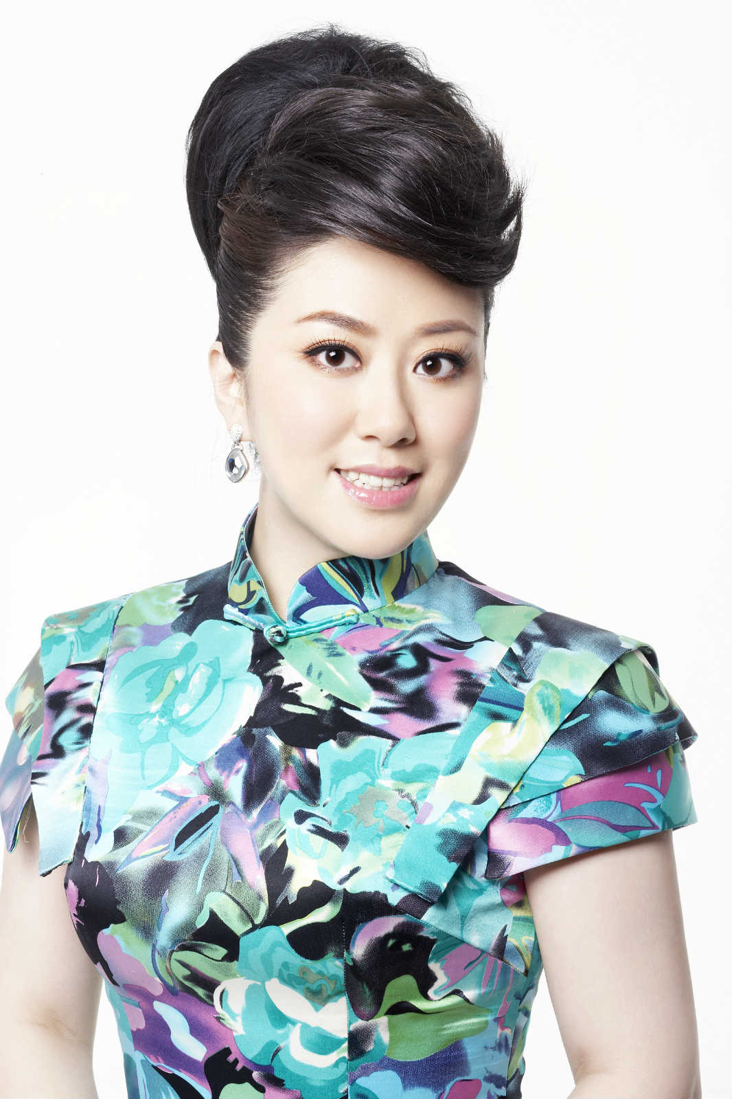  p data-id="gnwhcr8otg">吴娜,出生于河南省,中国内地民族唱法女高音