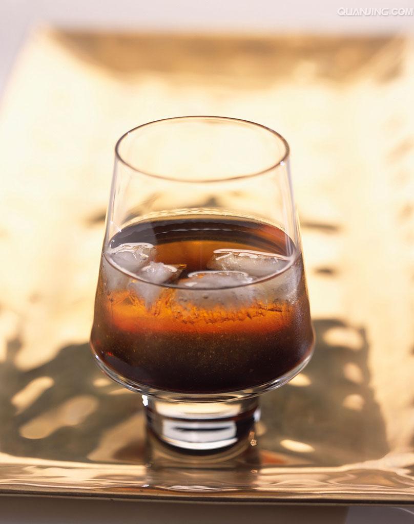 黑色俄罗斯人鸡尾酒