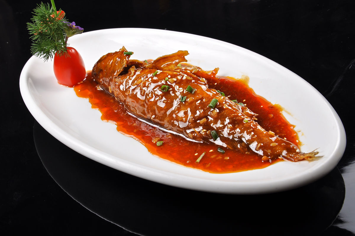  p>干烧黄花鱼是一道美味的菜肴,主要食材是,黄花鱼