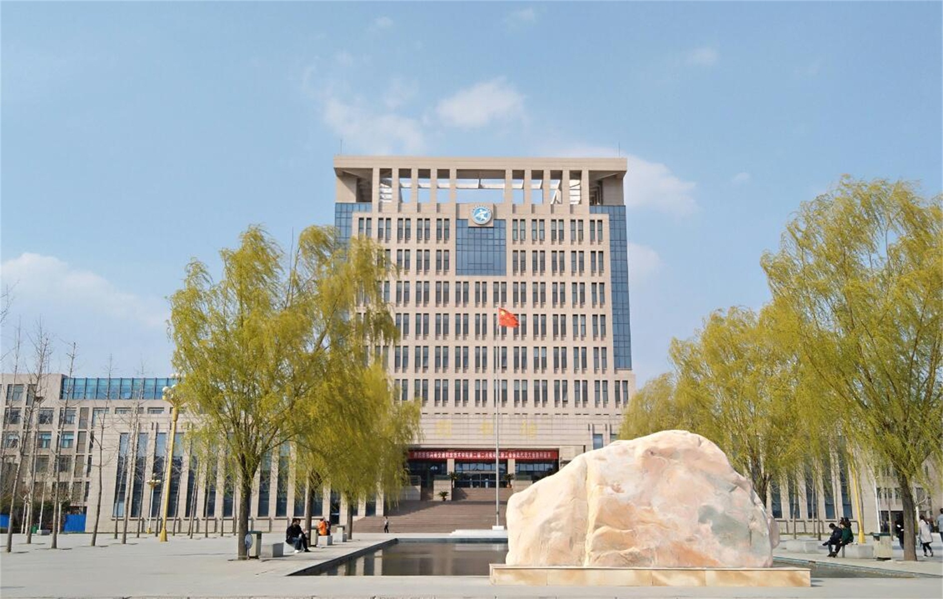  p>河南交通职业技术学院是经河南省政府批准,教育部备案的全日制普通