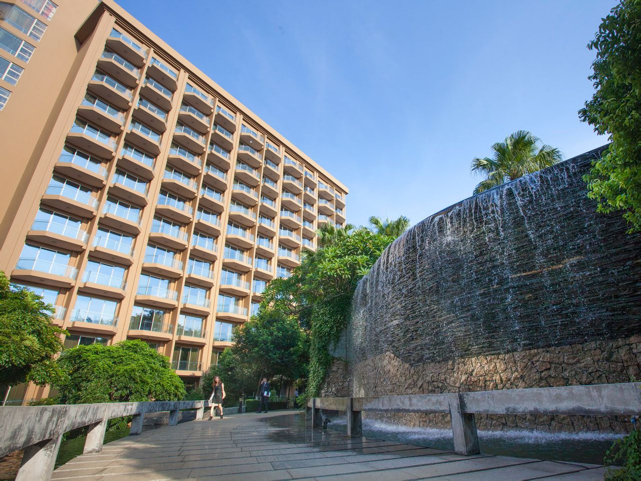  p>东莞帝豪花园酒店投资逾7亿元人民币,总体占地面积175亩,建筑总