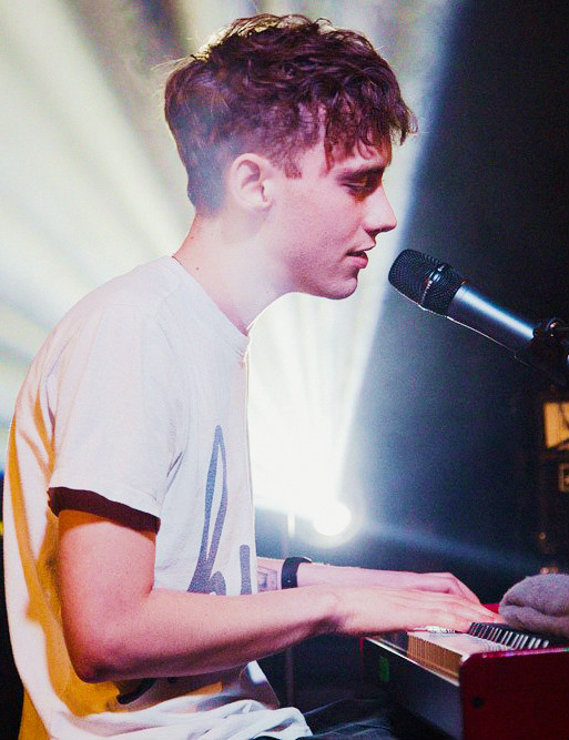  p>奥利·亚历山大,英文名:olly alexander,男,1990出生于英国,歌手