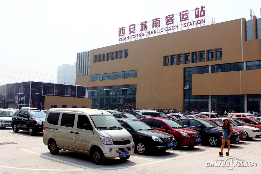  p>西安城南客运站,是陕西省综合枢纽示范工程,位于西安市主轴线朱雀