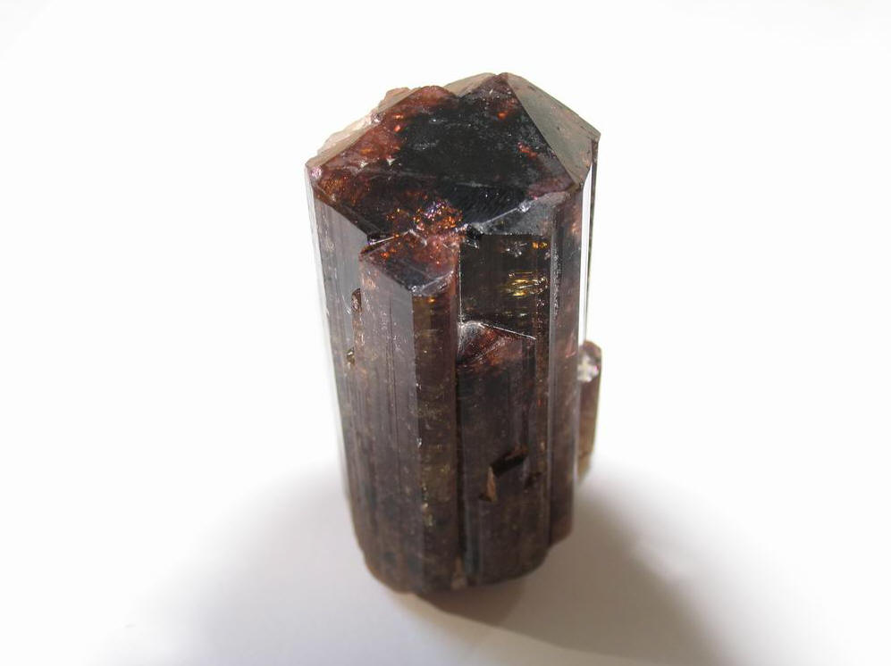  p>镁电气石是属于电气石族(tourmalinegroup)中的一种矿物,化学成分