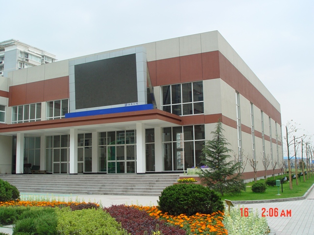 p>杭州市开元中学坐落于栖园弄1号,临钱塘江畔,大气开阔;居钱江新城