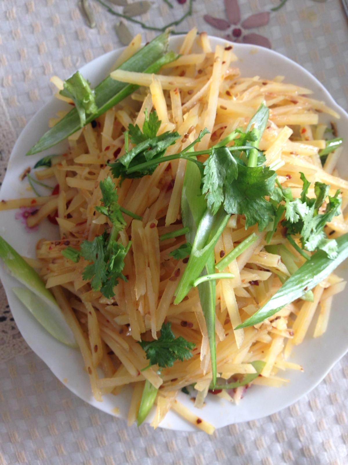  p>凉拌土豆丝是一道 a target="_blank" href="/item/家常菜