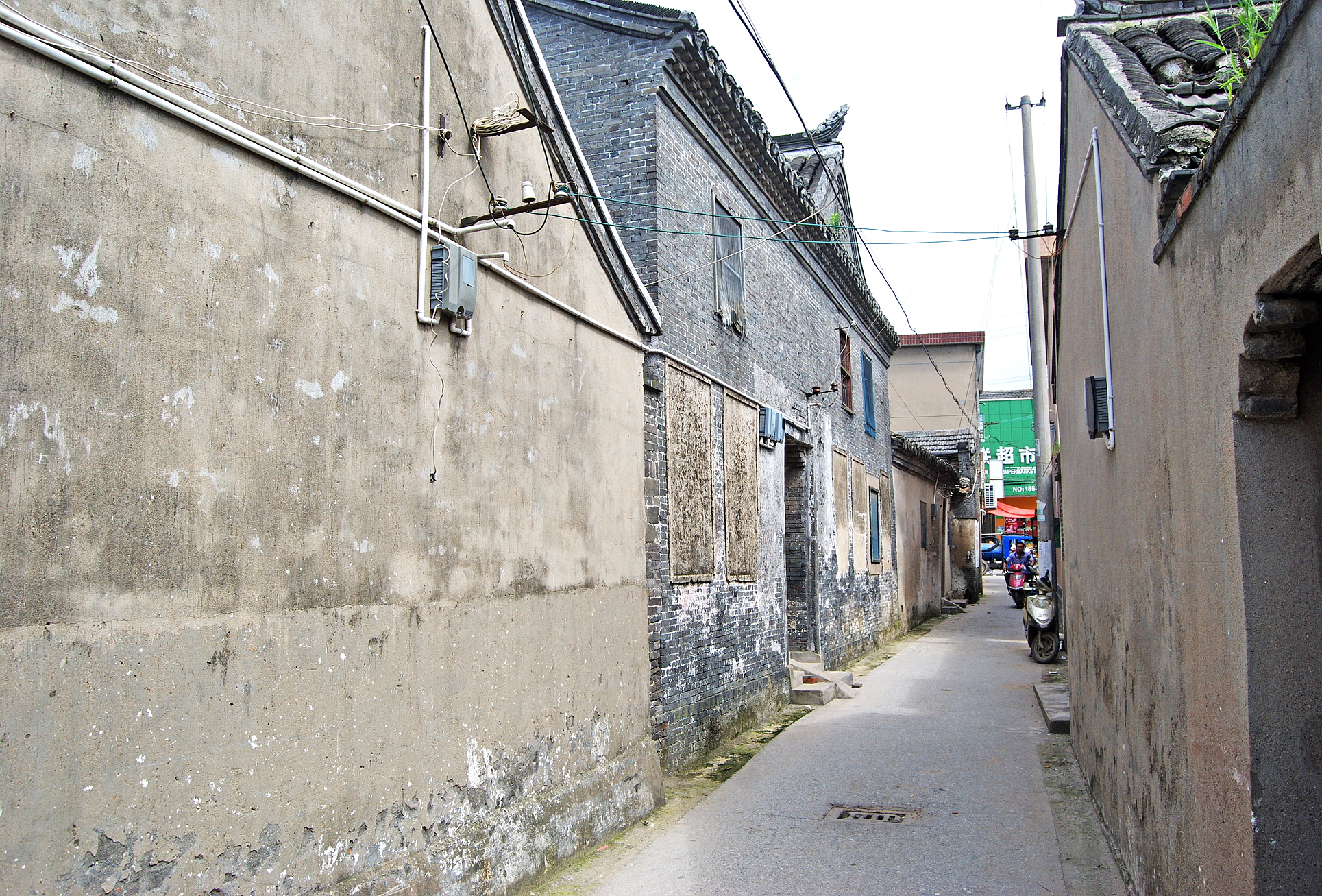  p>曾家大楼为盐城旅游景点,位于亭湖区伍佑镇小街南共和巷6号.