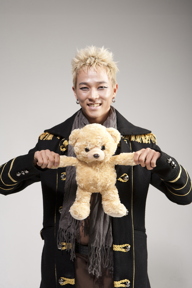  p>南贤俊,1979年1月30日出生于韩国,舞者,歌手,演员.