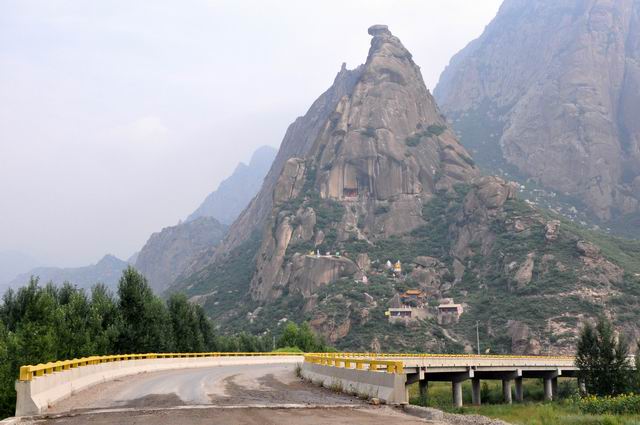  p>丰宁满族自治县,隶属河北省 a target="_blank" href="/item/承德