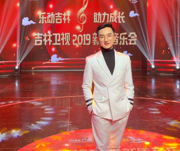 郑枫,中国内地男主持人,<a target="