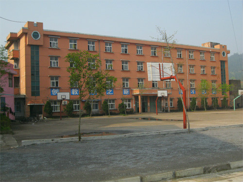  p> a href="#">上饶市 /a>广丰区新实中学创办于2000年6月,坐落于