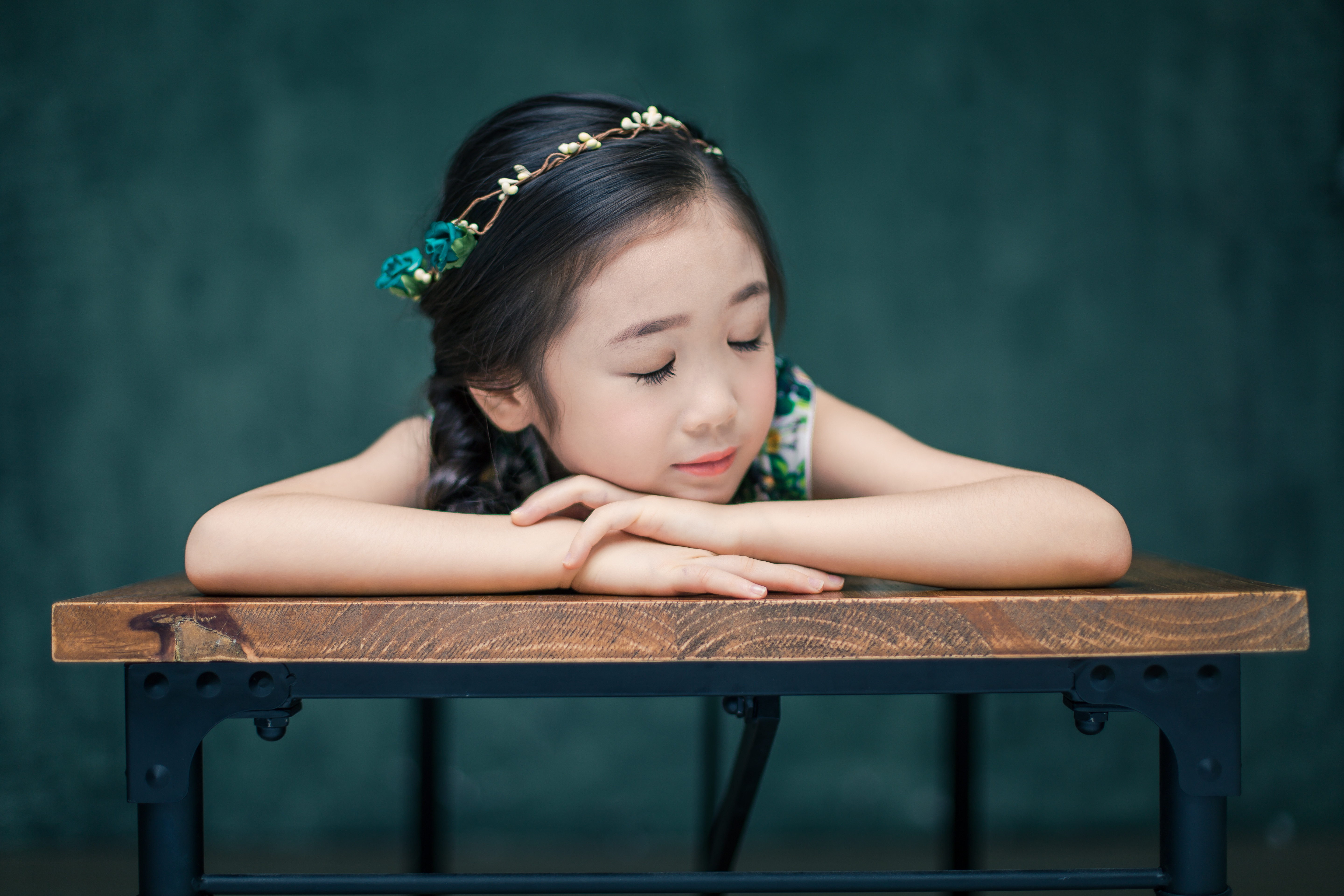  p>邓文怡,2009年11月14日出生于香港,童星,中国香港女歌手.