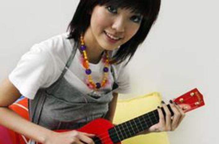  p>    《我不是你的超女》是郭美美演唱的歌曲,发行于2007年10月16日