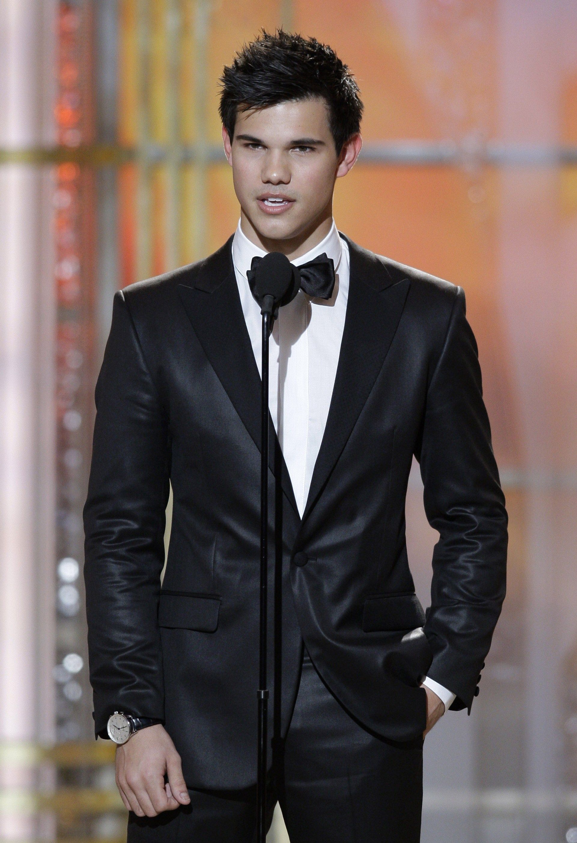  p>泰勒·洛特纳(taylor lautner),1992年2月11日出生于美国密歇根州