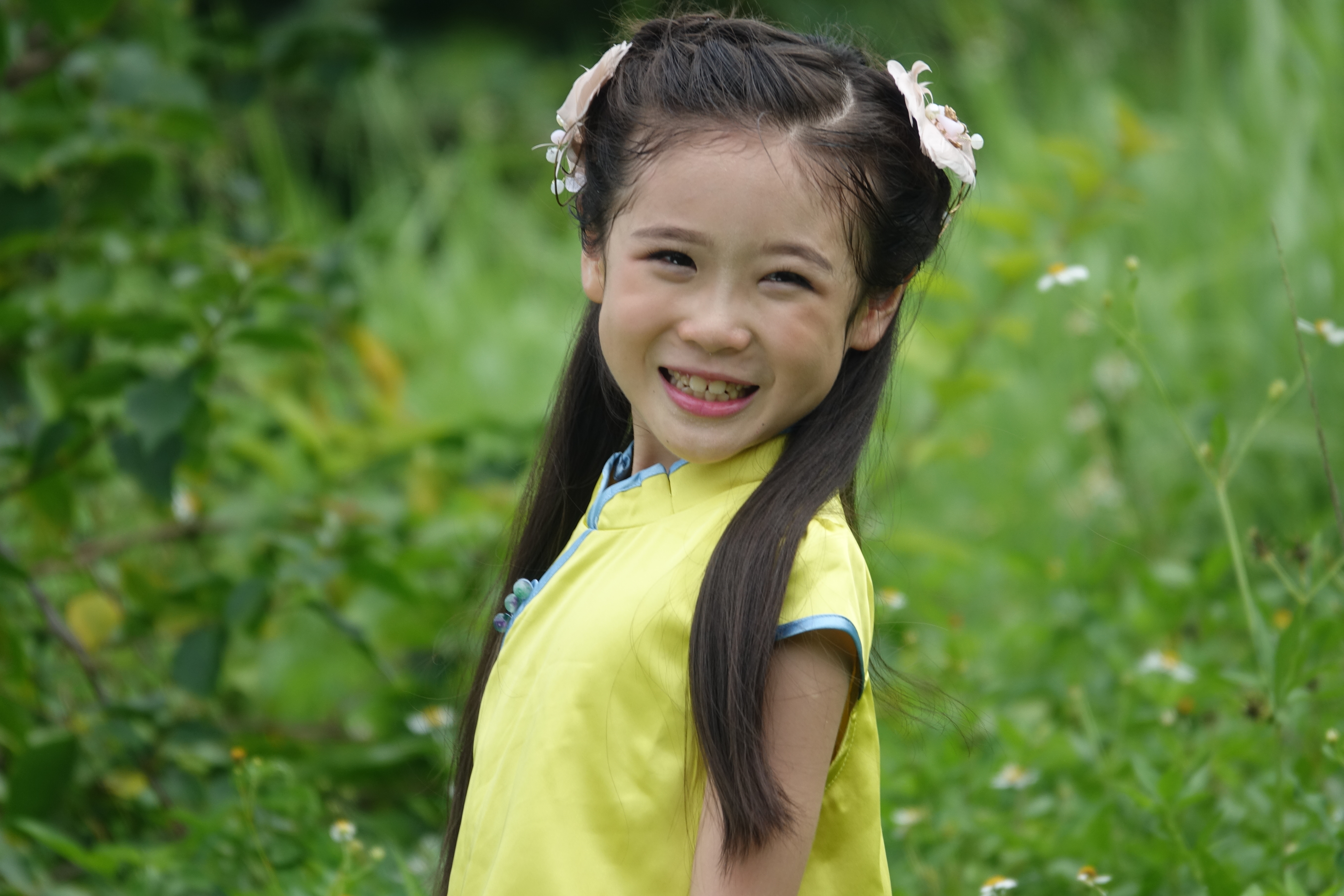  p>邓文怡,2009年11月14日出生于香港,童星,中国香港女歌手.