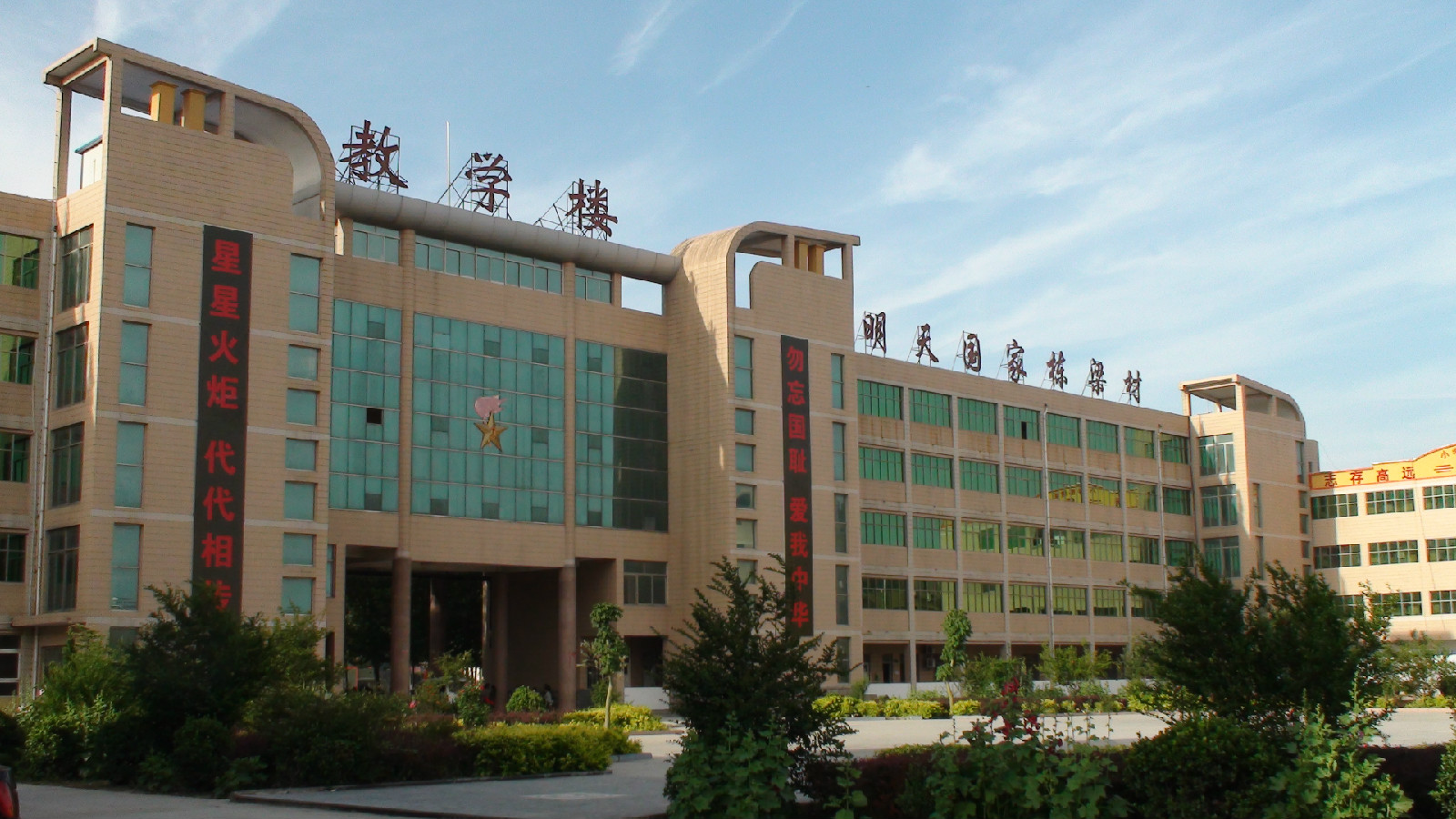  p>山东聊城少年军校始建于一九九七年,是一所集军事,武术,文化教育于