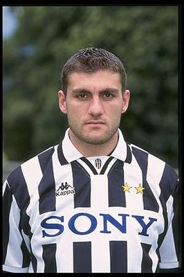  p>克里斯蒂安·维耶里(christian vieri),1973年7月12日出生于意大利