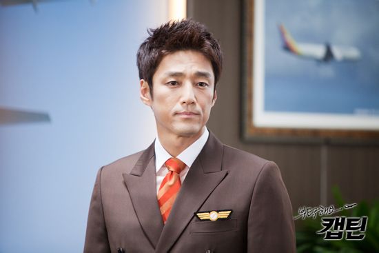 是韩国sbs电视台2012年水木剧,由朱东民执导,郑娜明编剧, a>池珍熙 /a