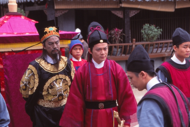 版《包青天》,是由 a target="_blank" href="/item/香港电视广播有限