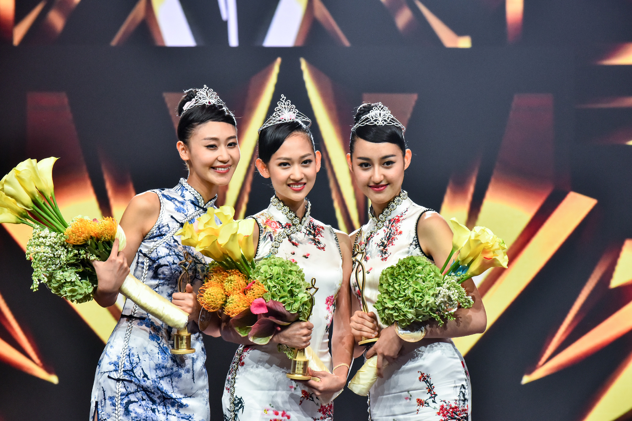  p data-id="gnx1uxe9rd">凤凰卫视"中华小姐环球大赛"是全球华裔女性