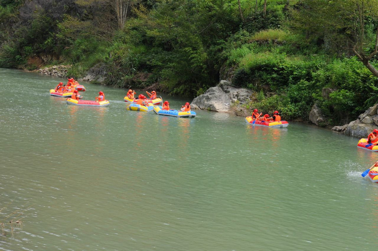  p>磐安双峰漂流,立足双峰乡现有丰富的树林,山水资源,顺生态发展,以"