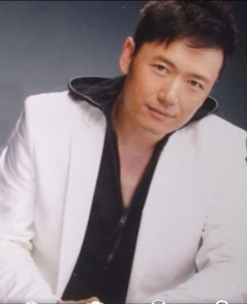  p>苗侨伟 i>(michael miu) /i>,1958年6月18日生于浙江省 a target="