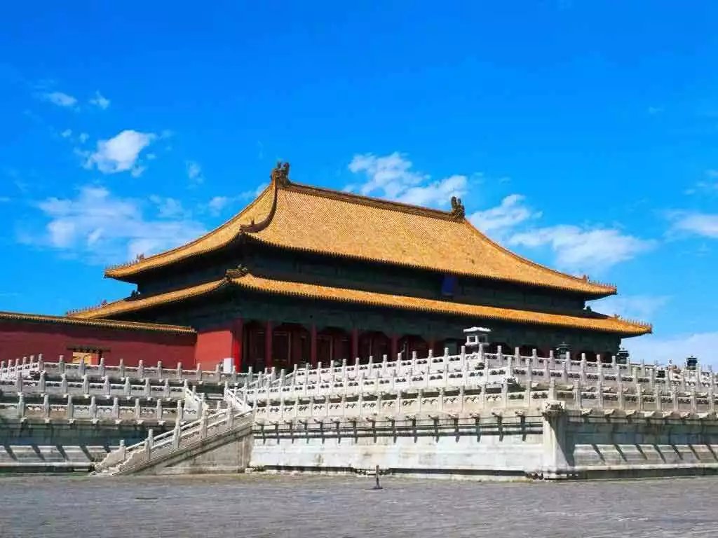 故宫隆宗门上竟然有个箭头，是谁留下来的呢？_百科TA说