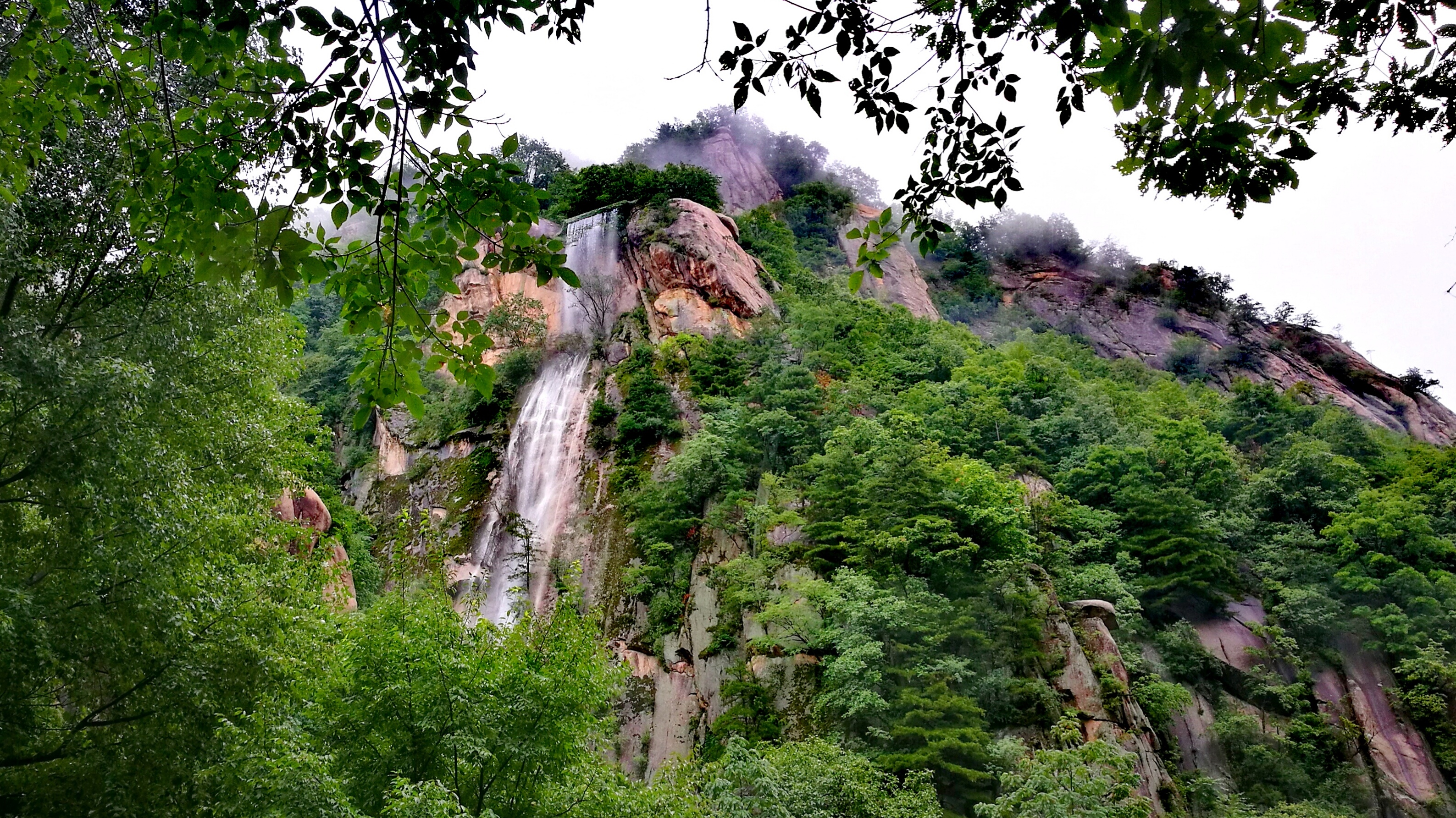  p data-id="gnyxe7mj3f">天河大峡谷旅游度假区地处河南省洛阳市栾川