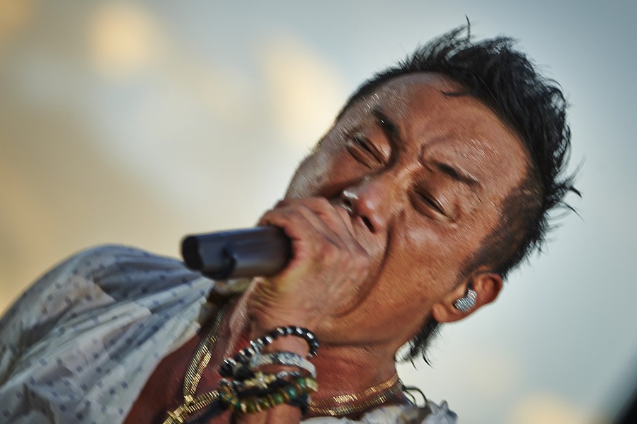  p>长渕刚(nagabuchi tsuyoshi),是日本民谣歌王(也有人说他是老牌