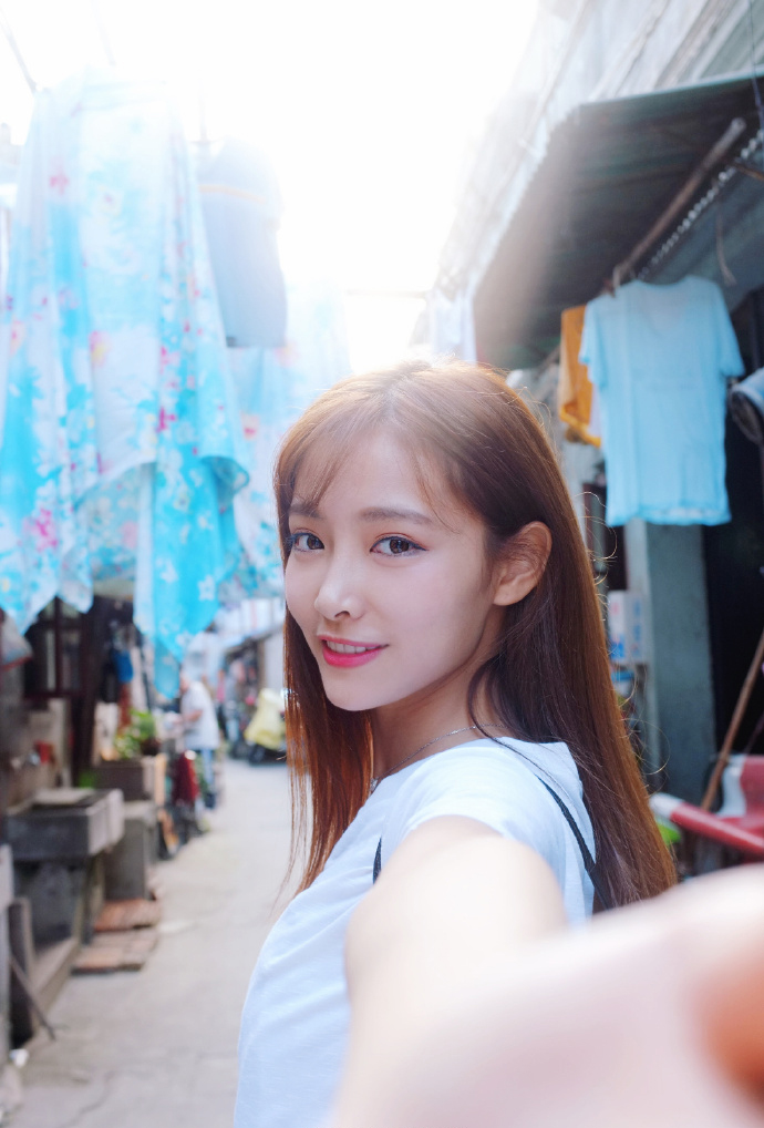  p>许佳琪(kiki),1995年8月27日出生于浙江省台州临海市,中国内地流行