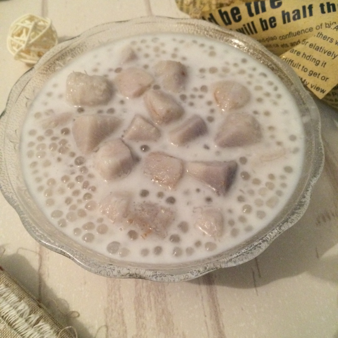  p>芋头西米露是广东传统糖水,糖水铺必备,深受人们的喜爱.